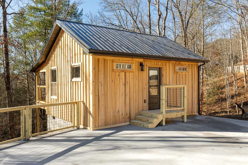 Property Photo:  1079/50A/51A Shell Mountain Road  TN 37876 