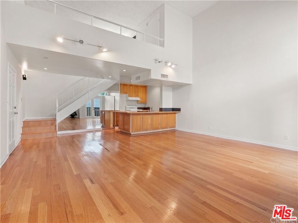 Property Photo:  18645   Hatteras St 281  CA 91356 