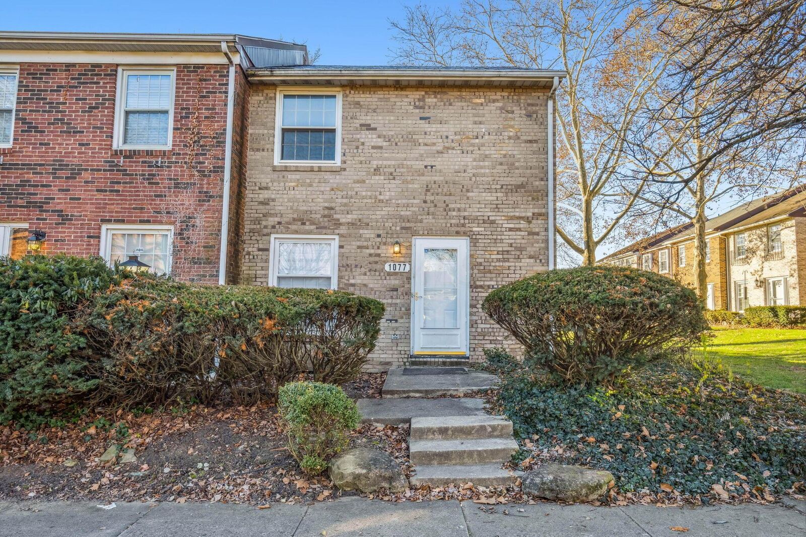 Property Photo: 1077 Hardesty E Place OH 43204