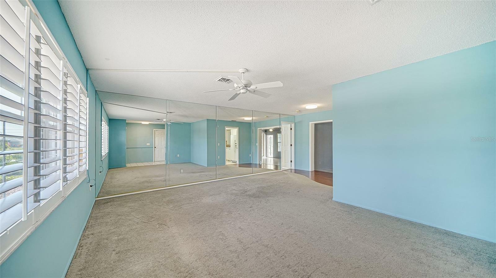 Property Photo:  269 Capri Avenue  FL 34293 