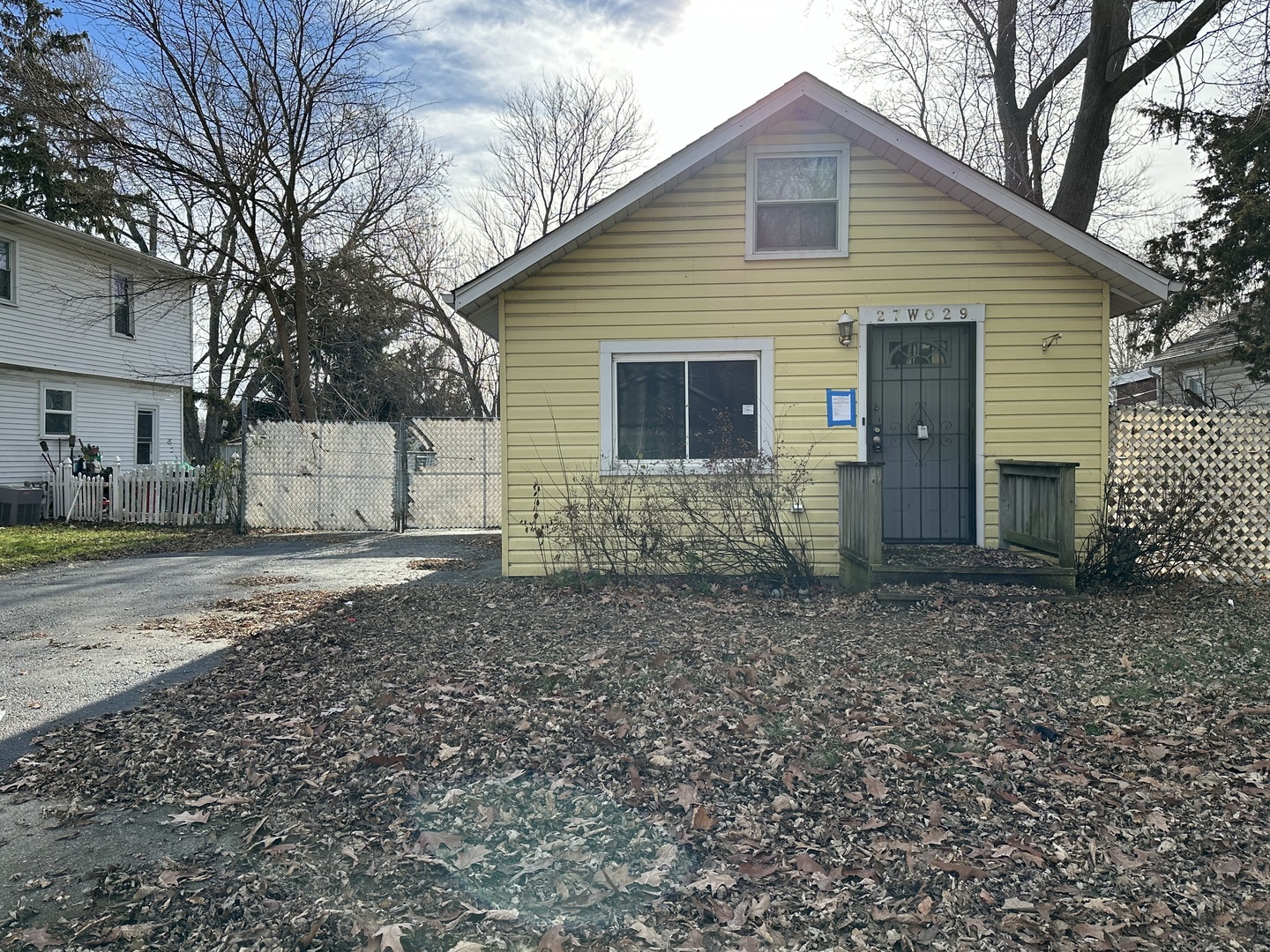 Property Photo:  27W029 Oak Street  IL 60133 