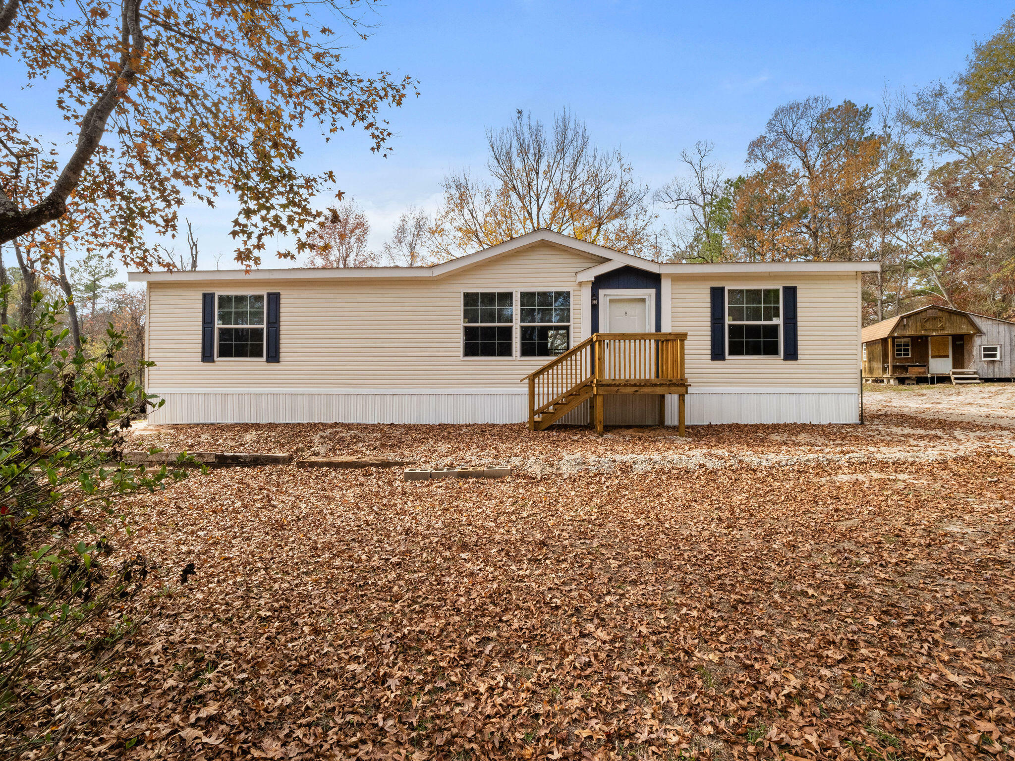 Property Photo:  1639 Lake Vernon Rd  LA 71446 