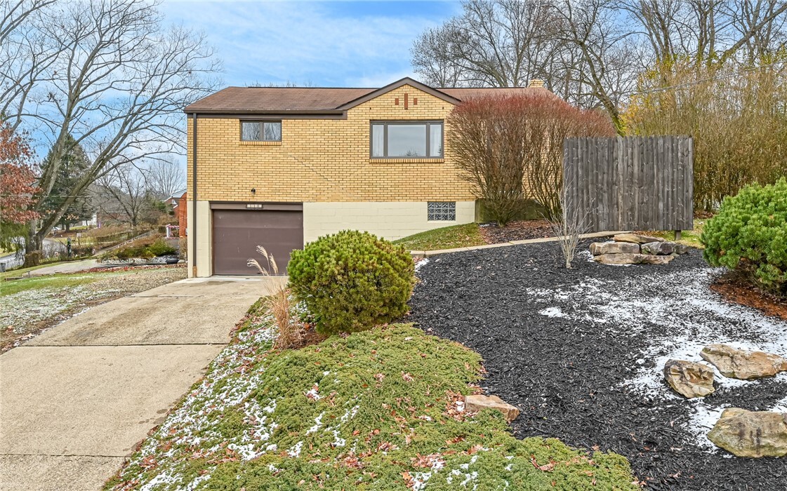 Property Photo: 1406 Lakeside Dr PA 15101
