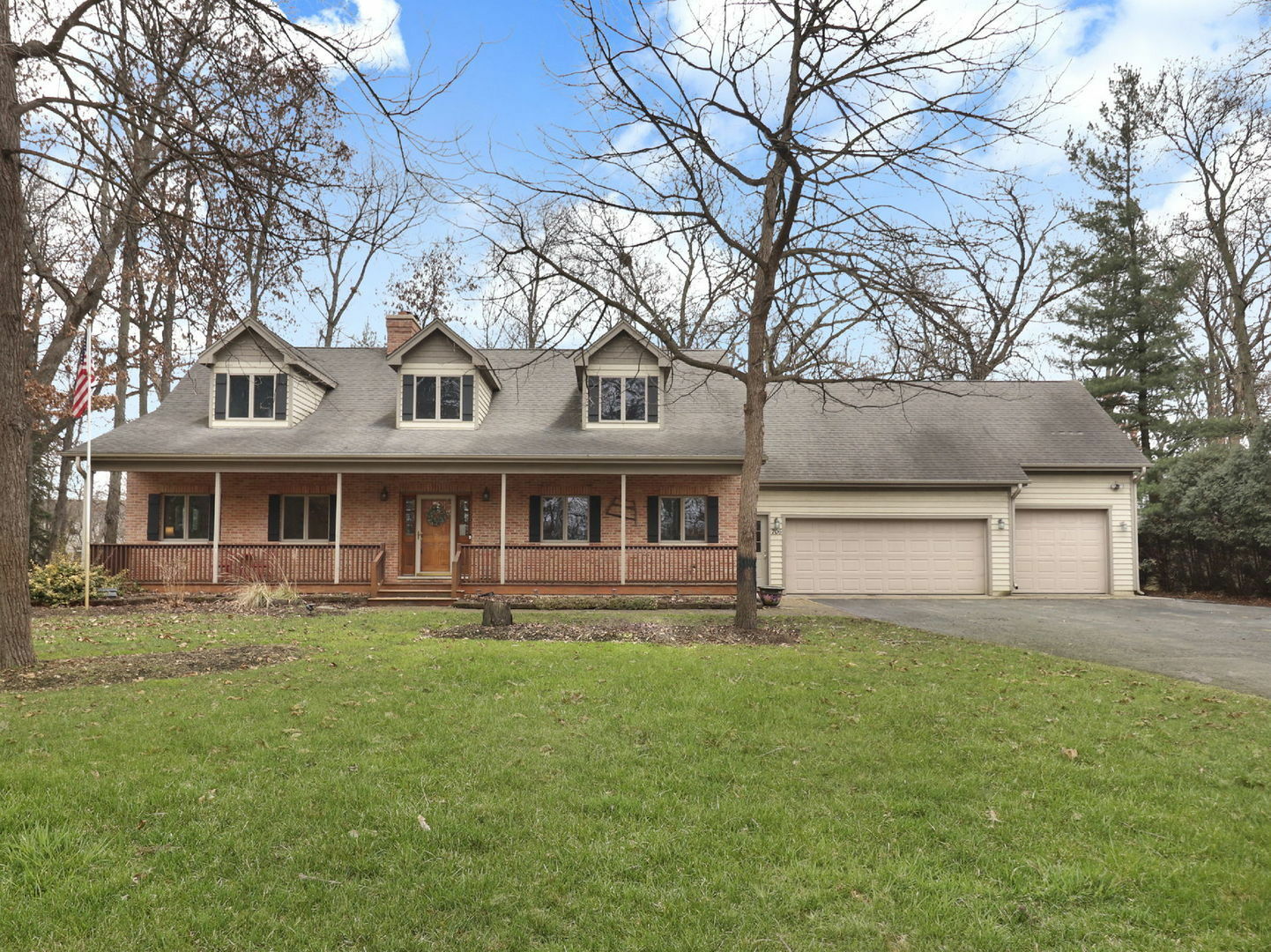 Property Photo:  706 Hickory Road  IL 60098 