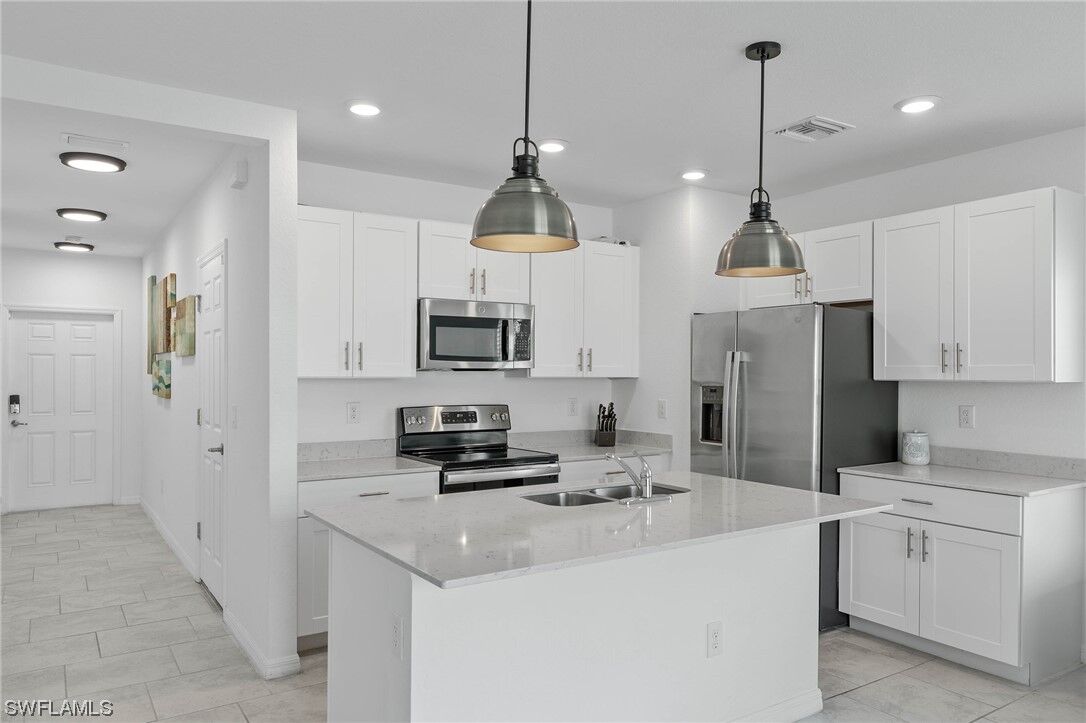 Property Photo: 14058 Oviedo Place FL 33905