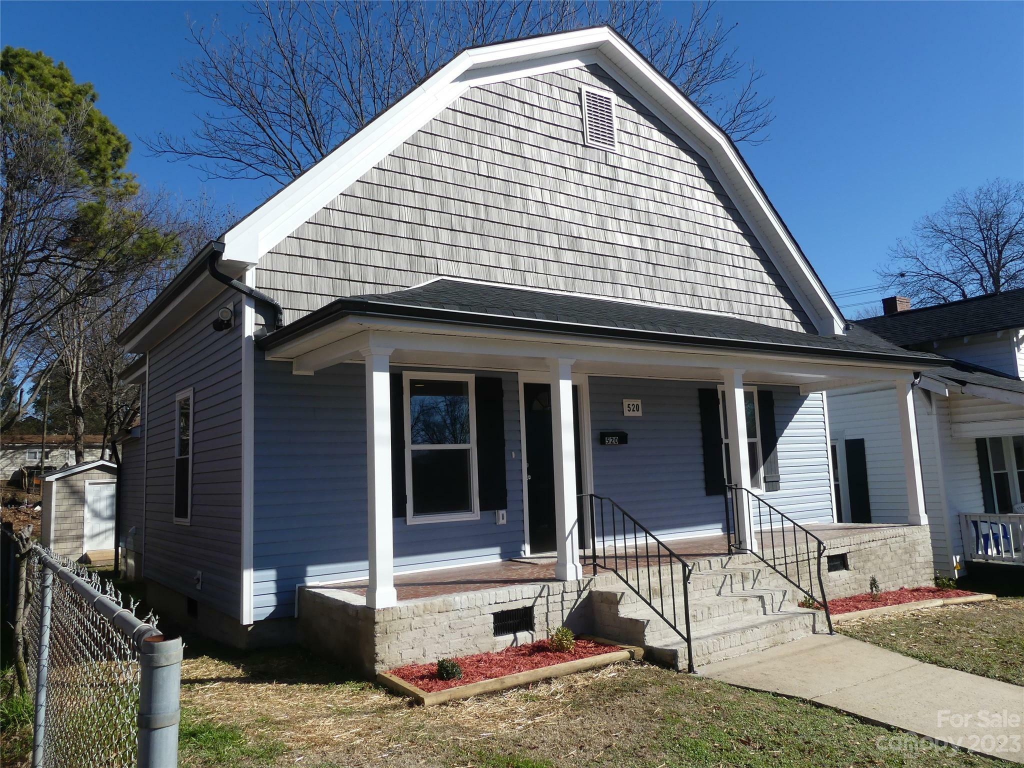 Property Photo:  520 E Bank Street  NC 28144 