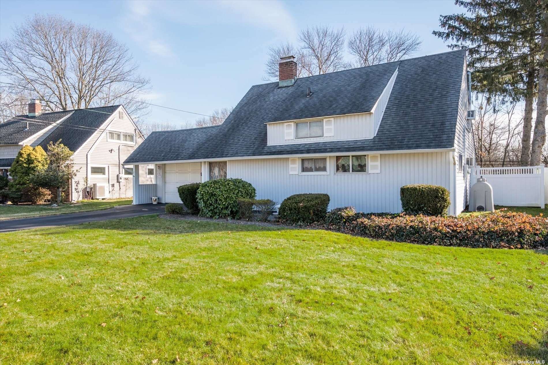 Property Photo:  34 Wayside Lane  NY 11793 