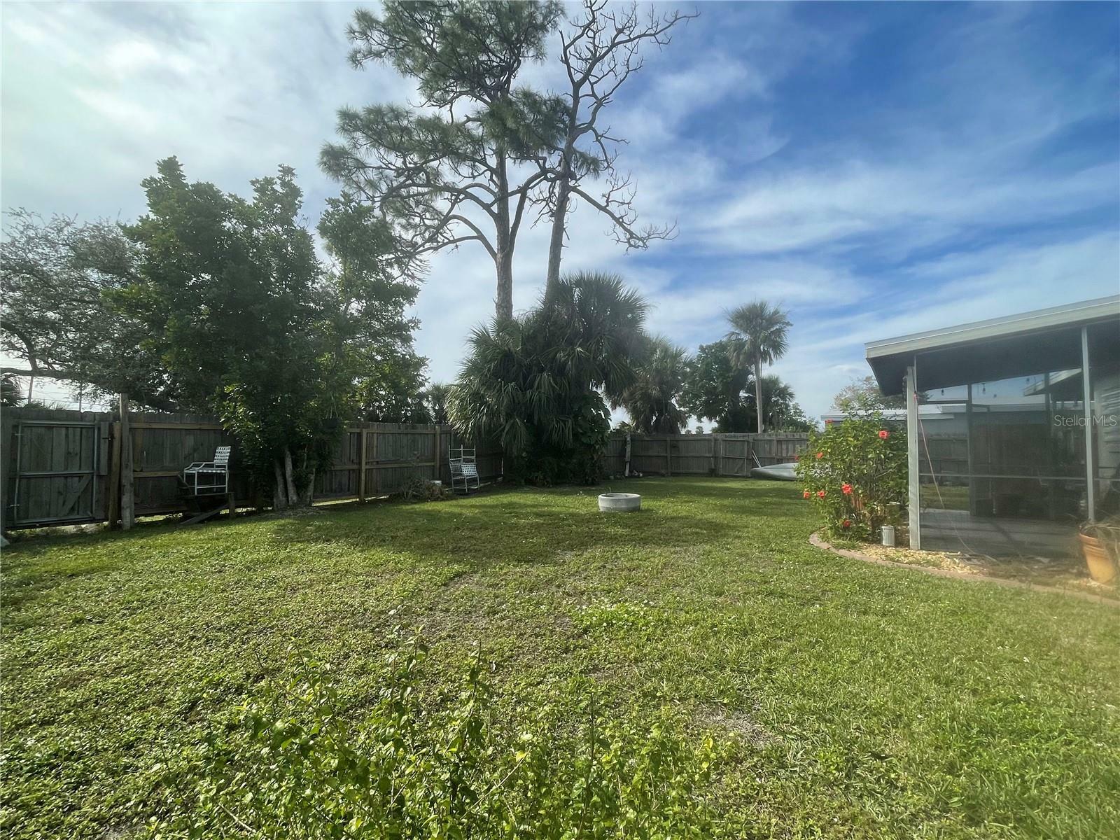 Property Photo:  21331 Gladis Avenue  FL 33952 