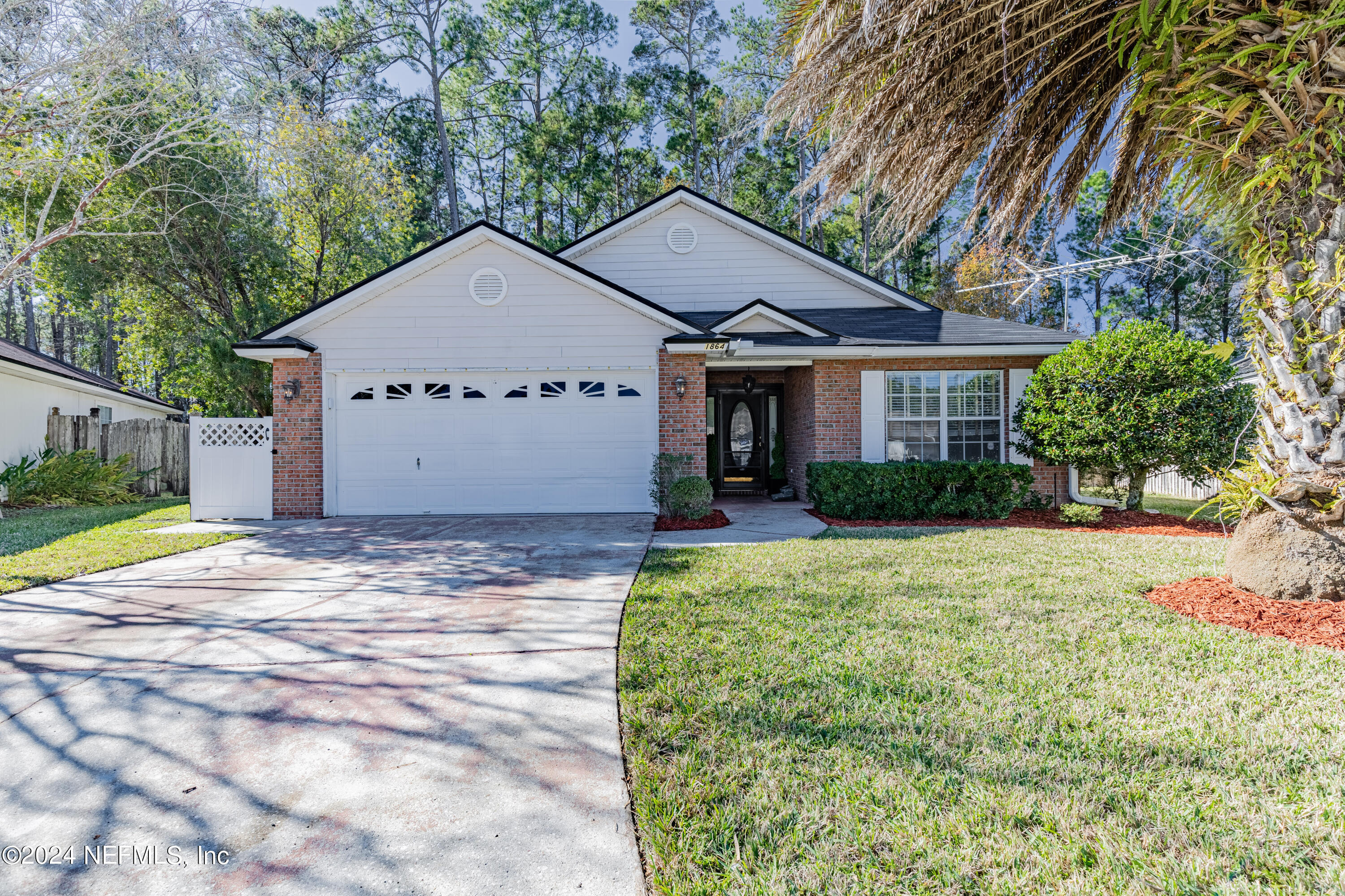 Property Photo: 1864 Heartpine Drive FL 32068
