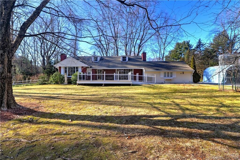 Property Photo:  20 Milhaven Road  CT 06525 