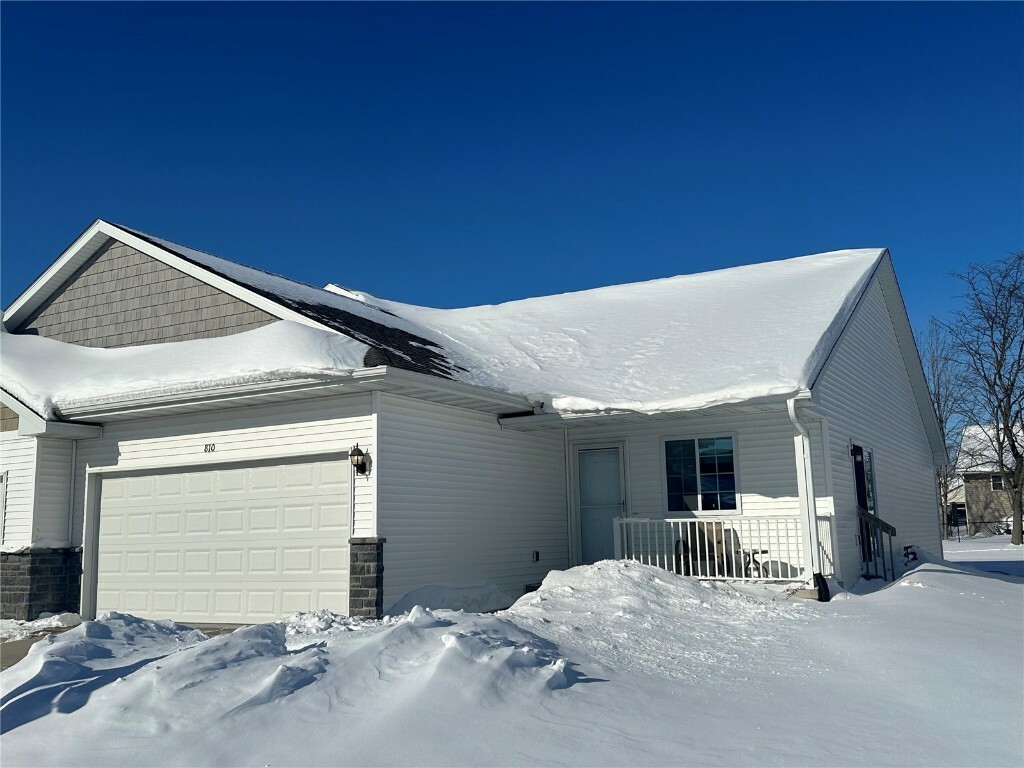 Property Photo:  810 Deer Run Drive NE  IA 52402 