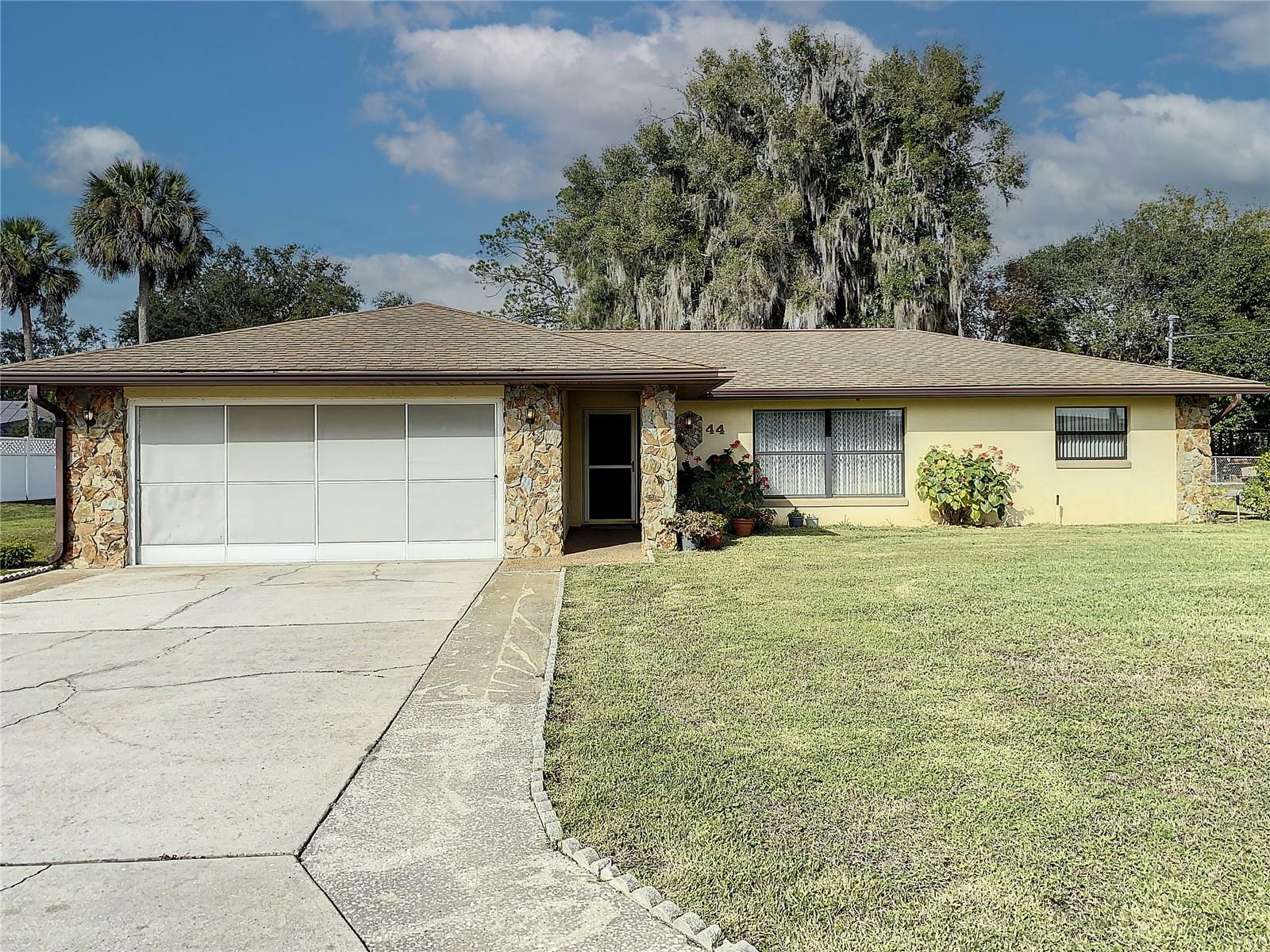 Property Photo:  44 SE Chinica Drive  FL 34491 