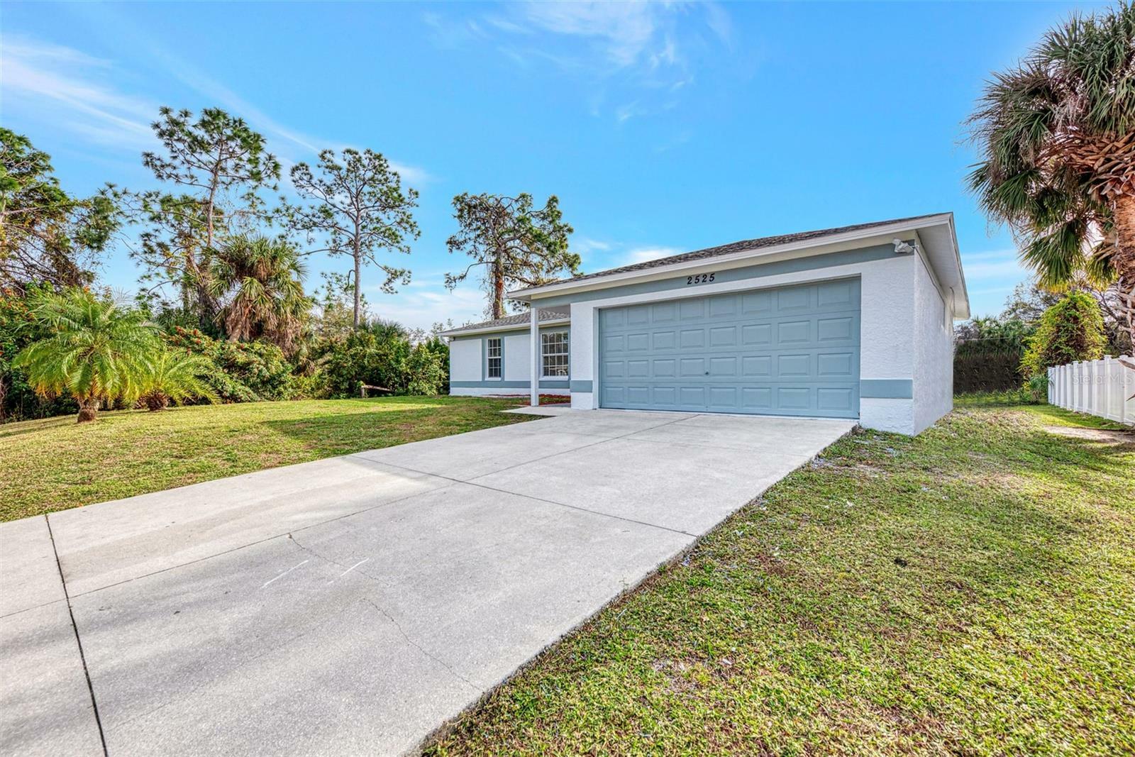 Property Photo:  2525 Ensenada Lane  FL 34286 