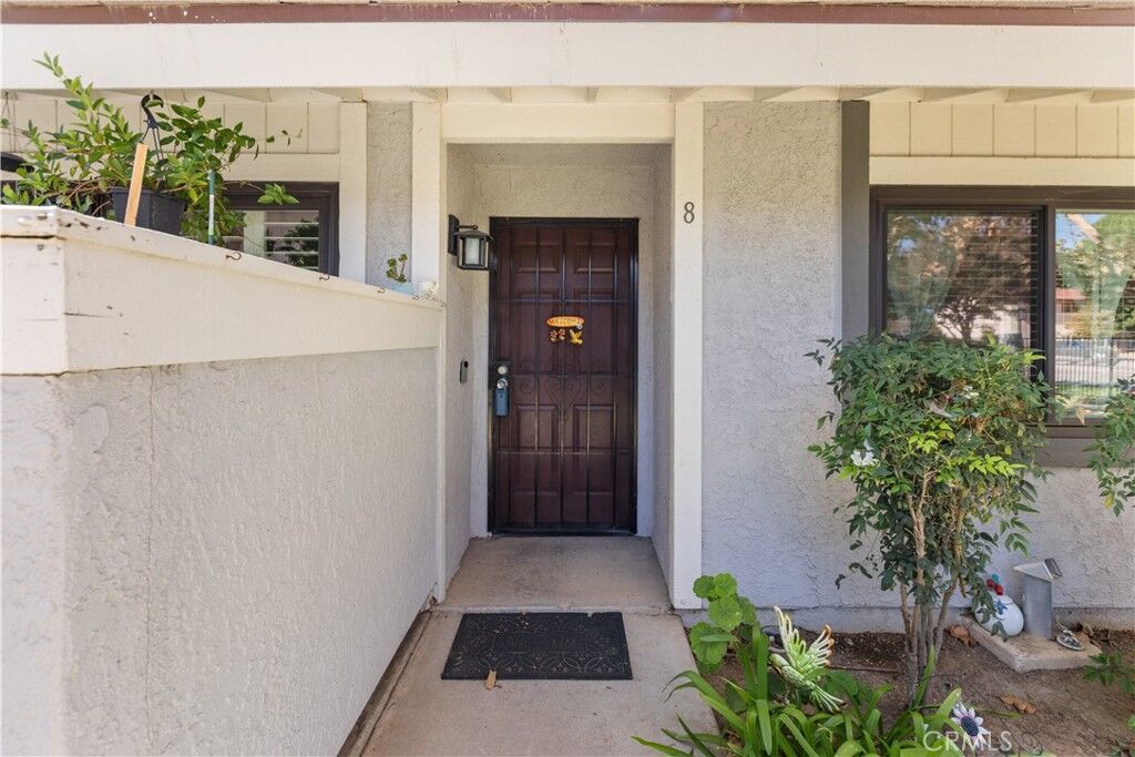 Property Photo: 2346 Royal Avenue 8 CA 93065