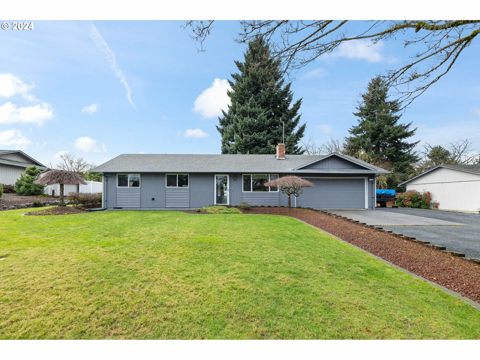 Property Photo:  9806 NE 43rd Ave  WA 98665 