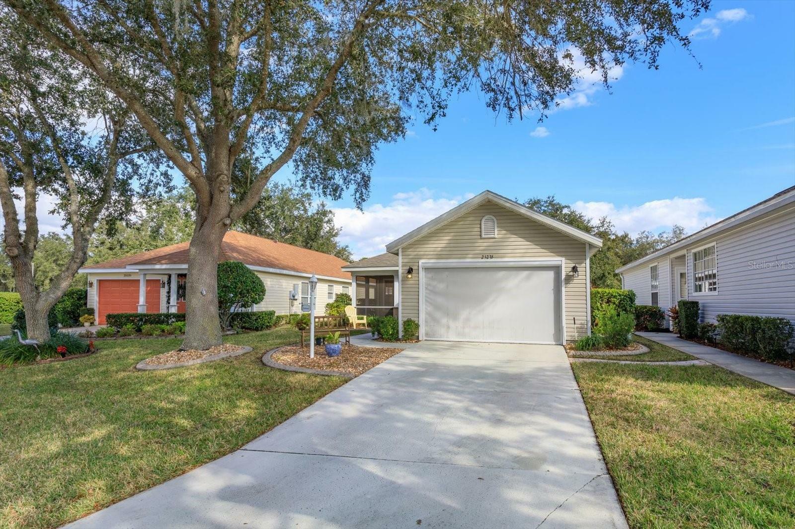 Property Photo:  25235 Cranes Roost Cir  FL 34748 