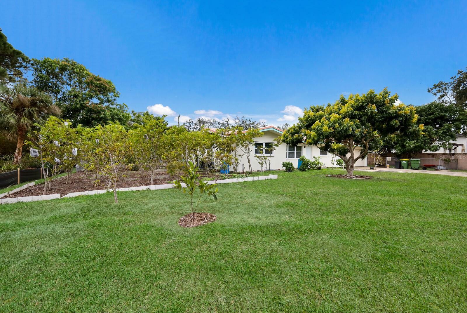 Property Photo:  2024 Datura Street  FL 34239 