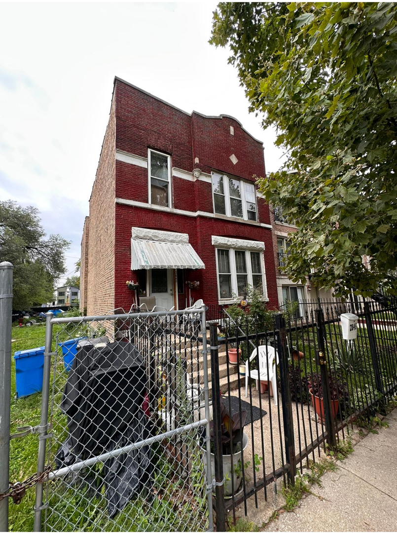 2846 W Flournoy Street  Chicago IL 60612 photo