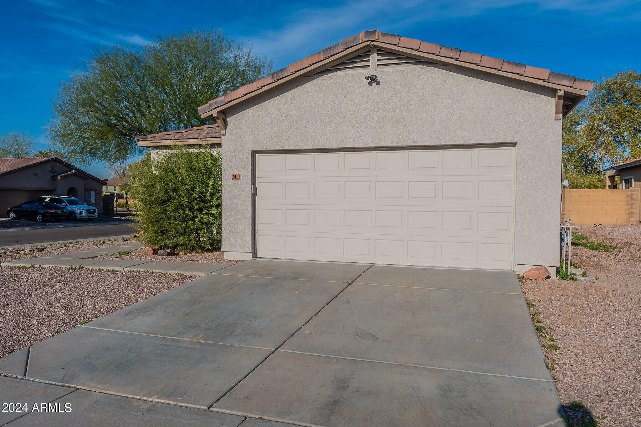 Property Photo:  2402 N 92nd Glen  AZ 85037 