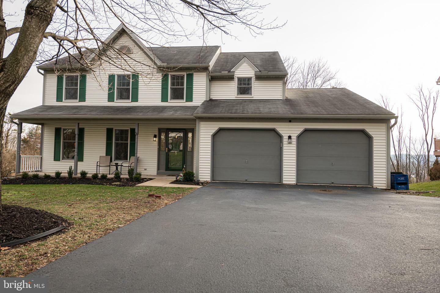 Property Photo:  5 Longview Drive  PA 19508 