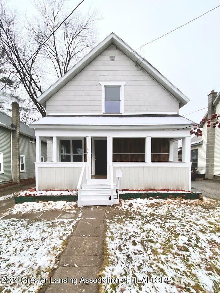 Property Photo:  1027 Hickory Street  MI 48912 