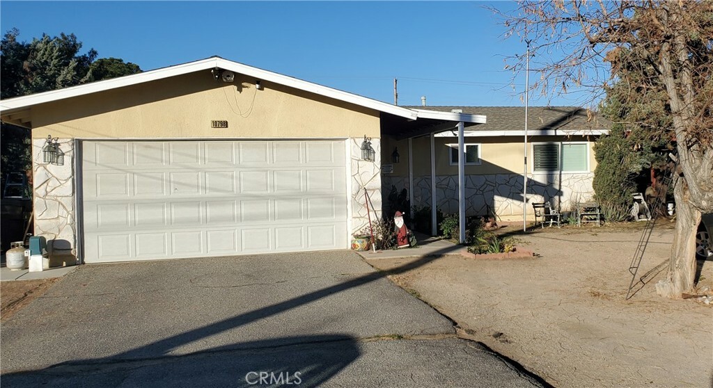 Property Photo:  10798 Hemlock Avenue  CA 92345 