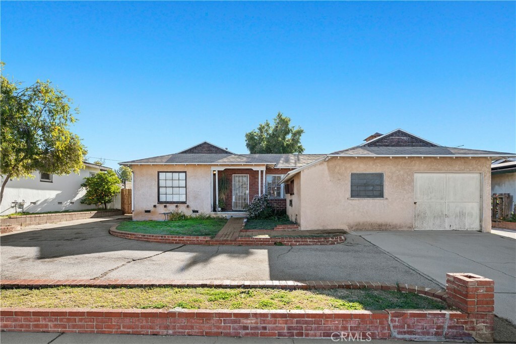 Property Photo: 14054 Garber Street CA 91331