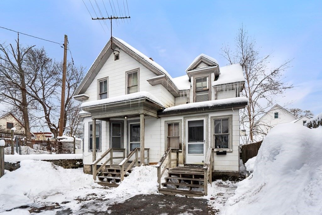 Property Photo:  18 Osgood St  MA 01851 