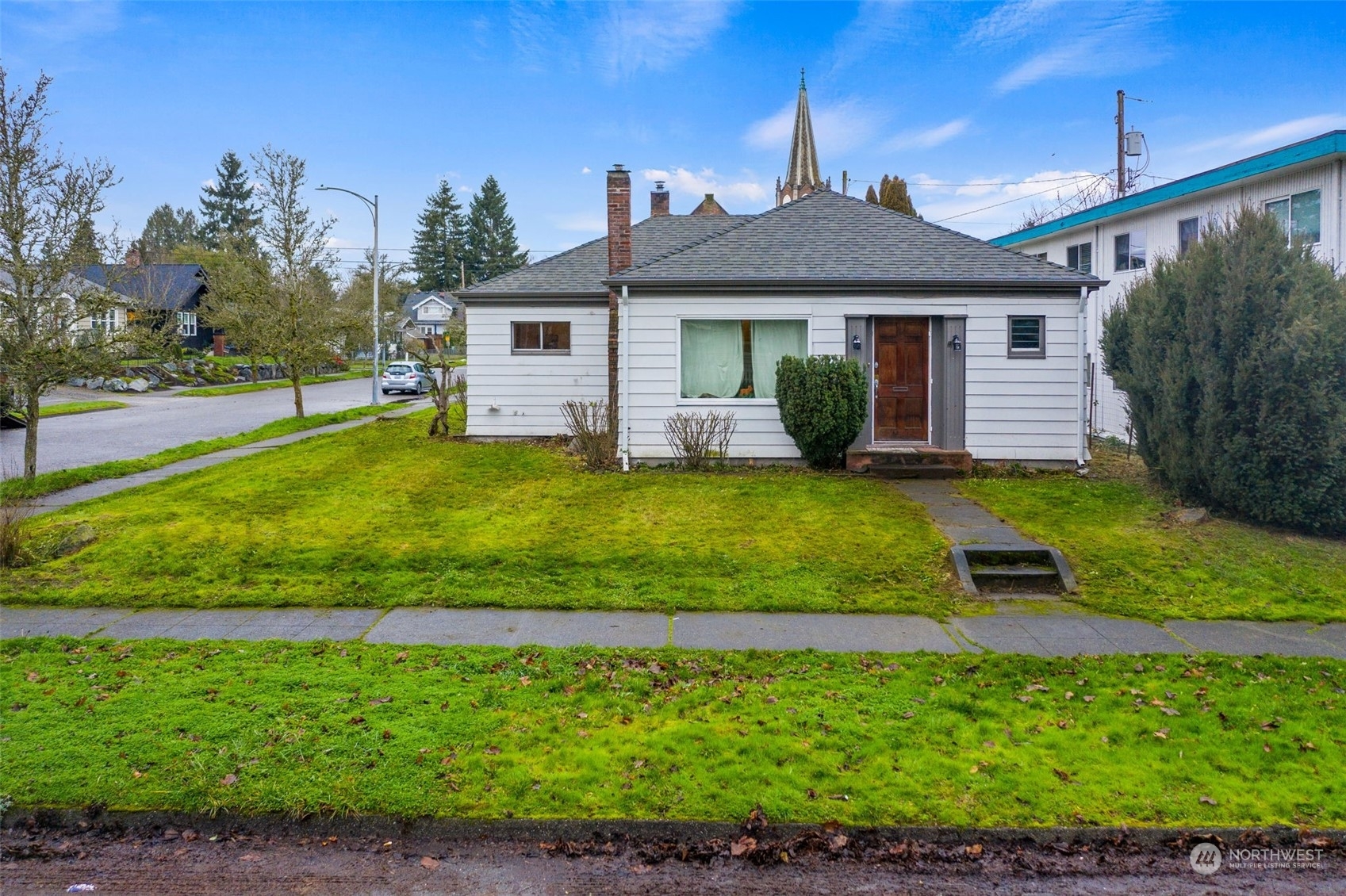 Property Photo:  712 S Oakes Street  WA 98405 