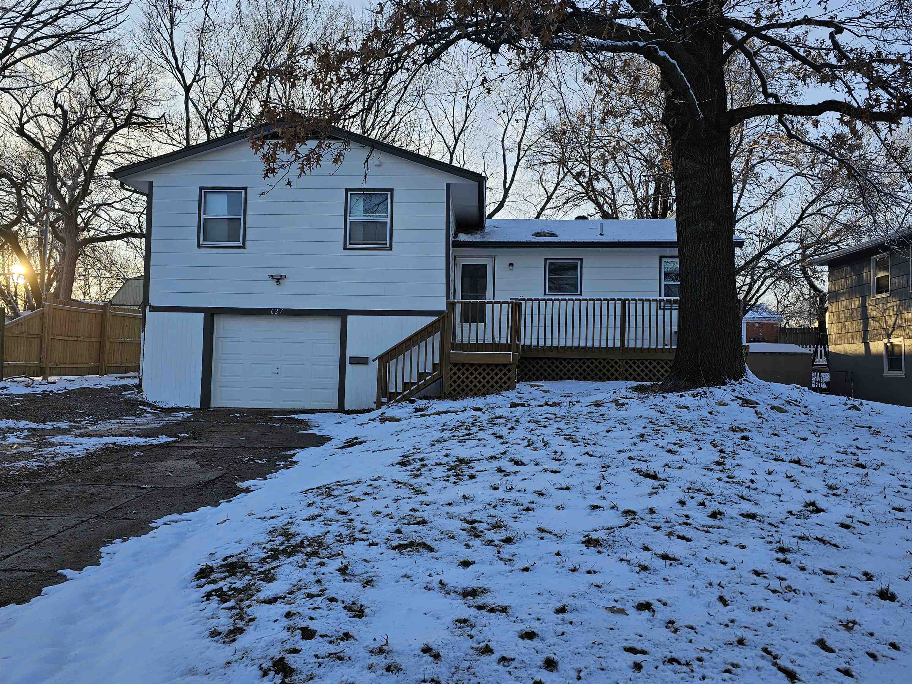 Property Photo:  627 S Lakeview Dr  KS 67037 