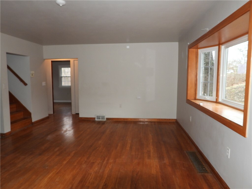 Property Photo:  457 Spring Run Rd  PA 15108 