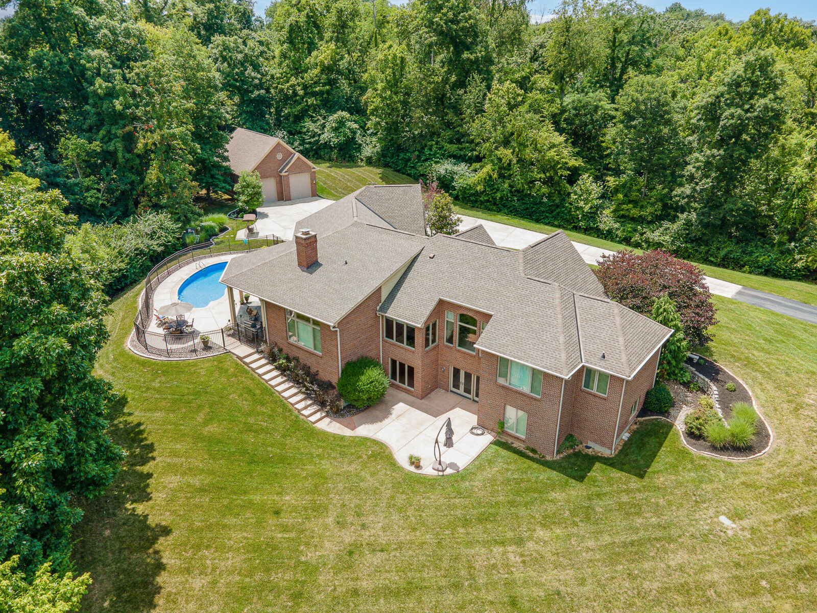 Property Photo: 1736 Coachtrail Drive KY 41048