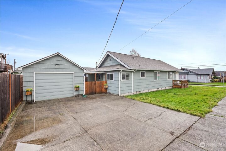 Property Photo:  818 SW McFadden Avenue  WA 98532 