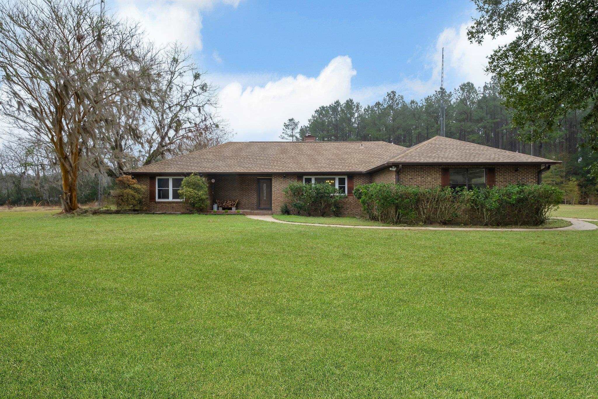 Property Photo:  257 Linton Place  FL 32344 