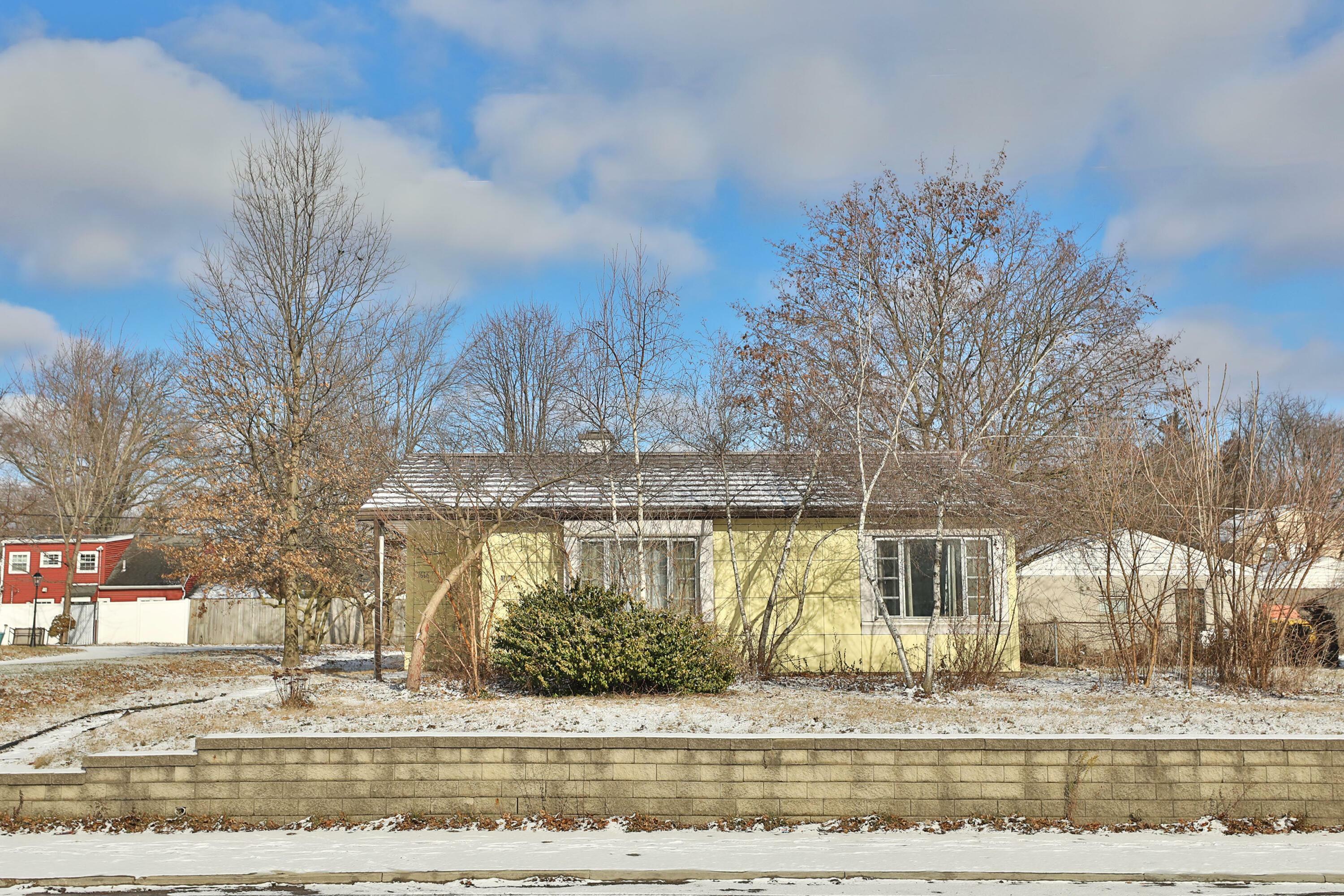 Property Photo: 1616 E Weber Road OH 43211