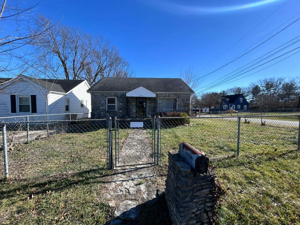 Property Photo:  206 Hanover Avenue  KY 40475 