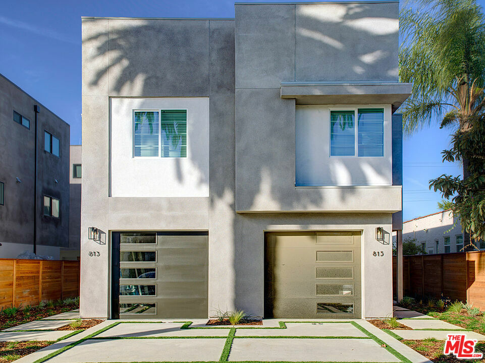 Property Photo:  813 N Cherokee Avenue  CA 90038 