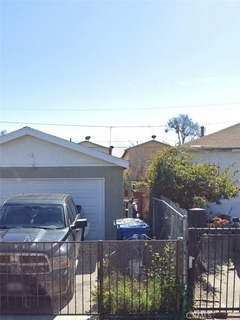 Property Photo:  918 E 112th Street  CA 90059 