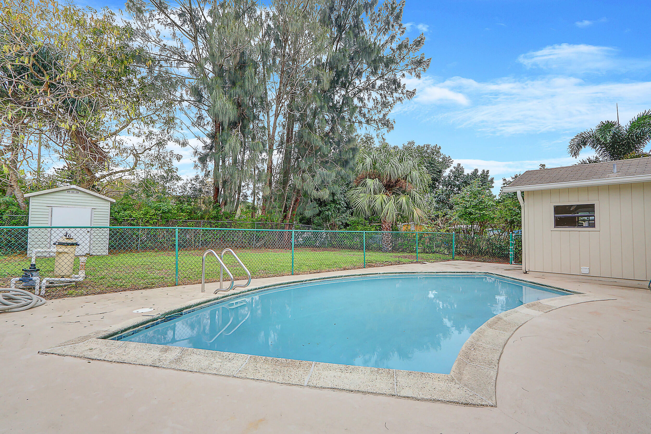 Property Photo:  801 W Wisteria Avenue  FL 34982 