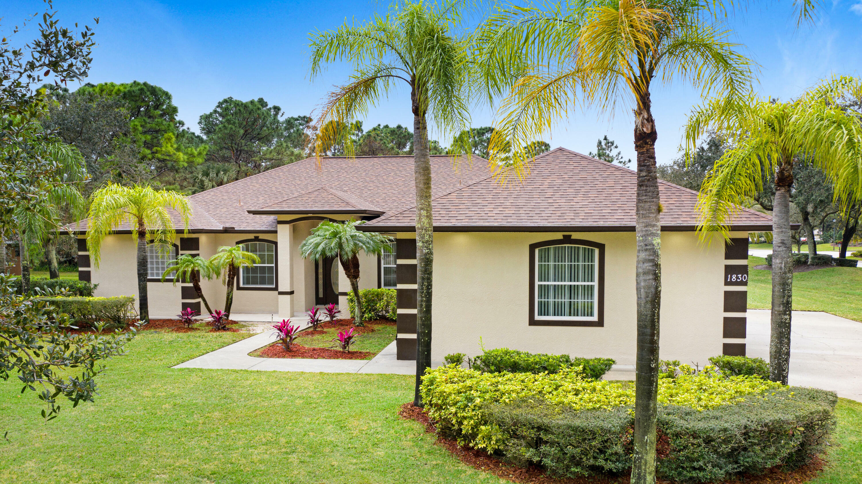 Property Photo:  1830 Amberwood Drive SE  FL 32909 