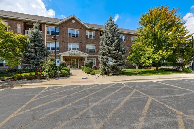 Property Photo: 10 N Gilbert Street 101 IL 60177