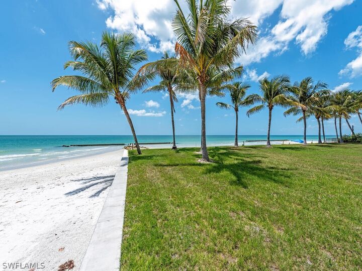 Property Photo: 4550 Gordon Drive FL 34102-7914