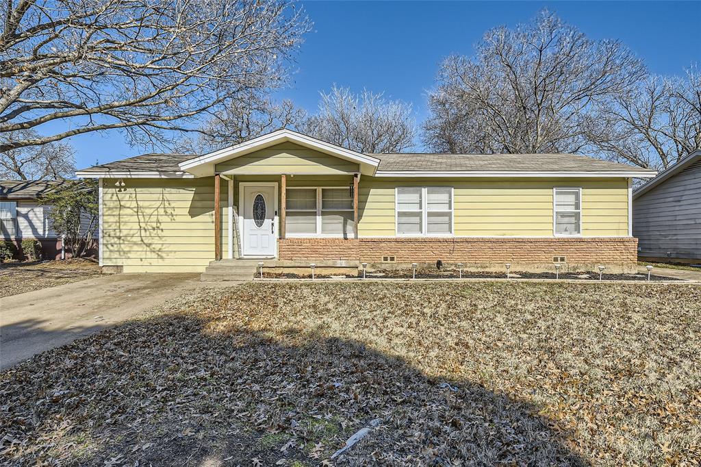 Property Photo: 712 W Redbud Drive TX 76053
