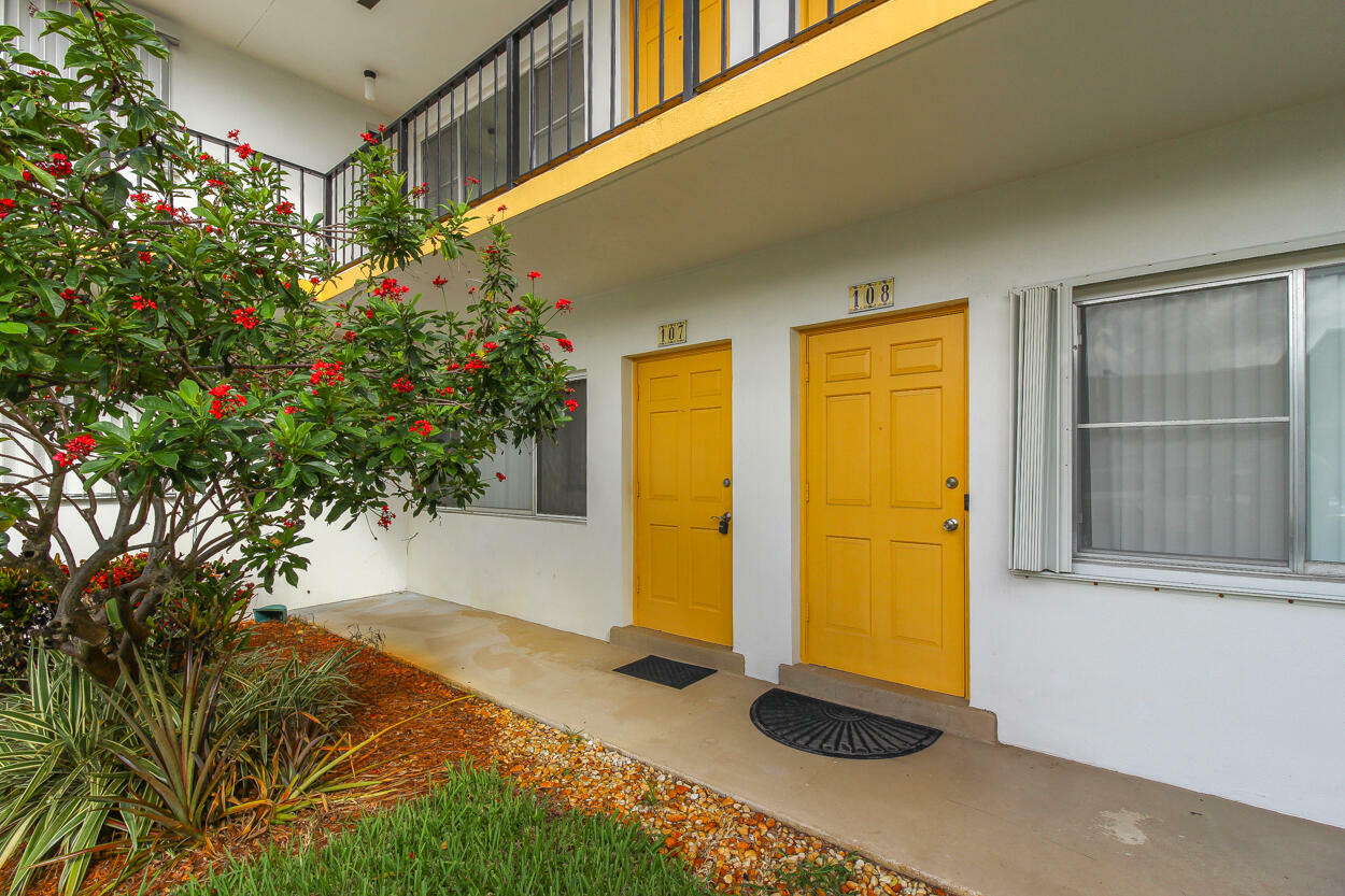 Property Photo:  3000 Lake Osborne Drive 107  FL 33461 