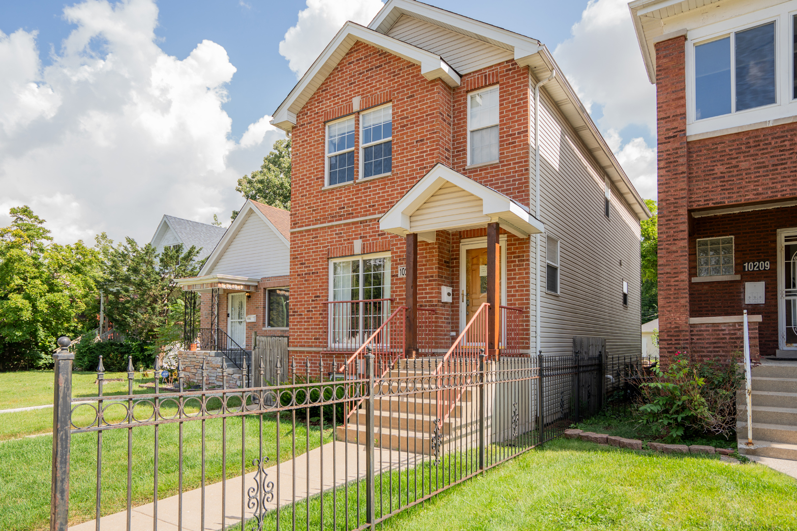 Property Photo:  10207 S Charles Street  IL 60643 