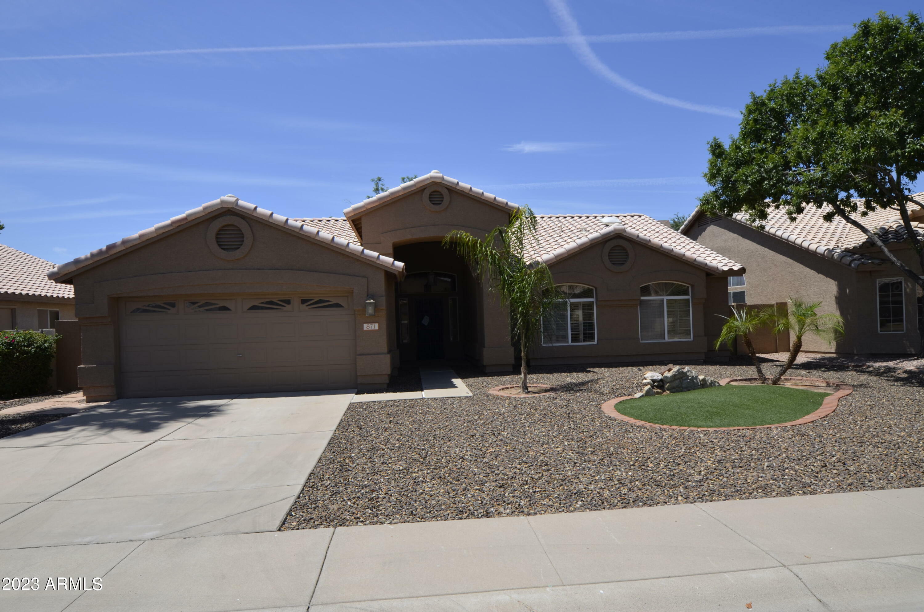 Property Photo:  871 W Horseshoe Avenue  AZ 85233 