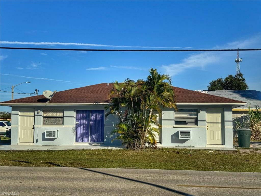 Property Photo:  2400 Franklin St  FL 33901 