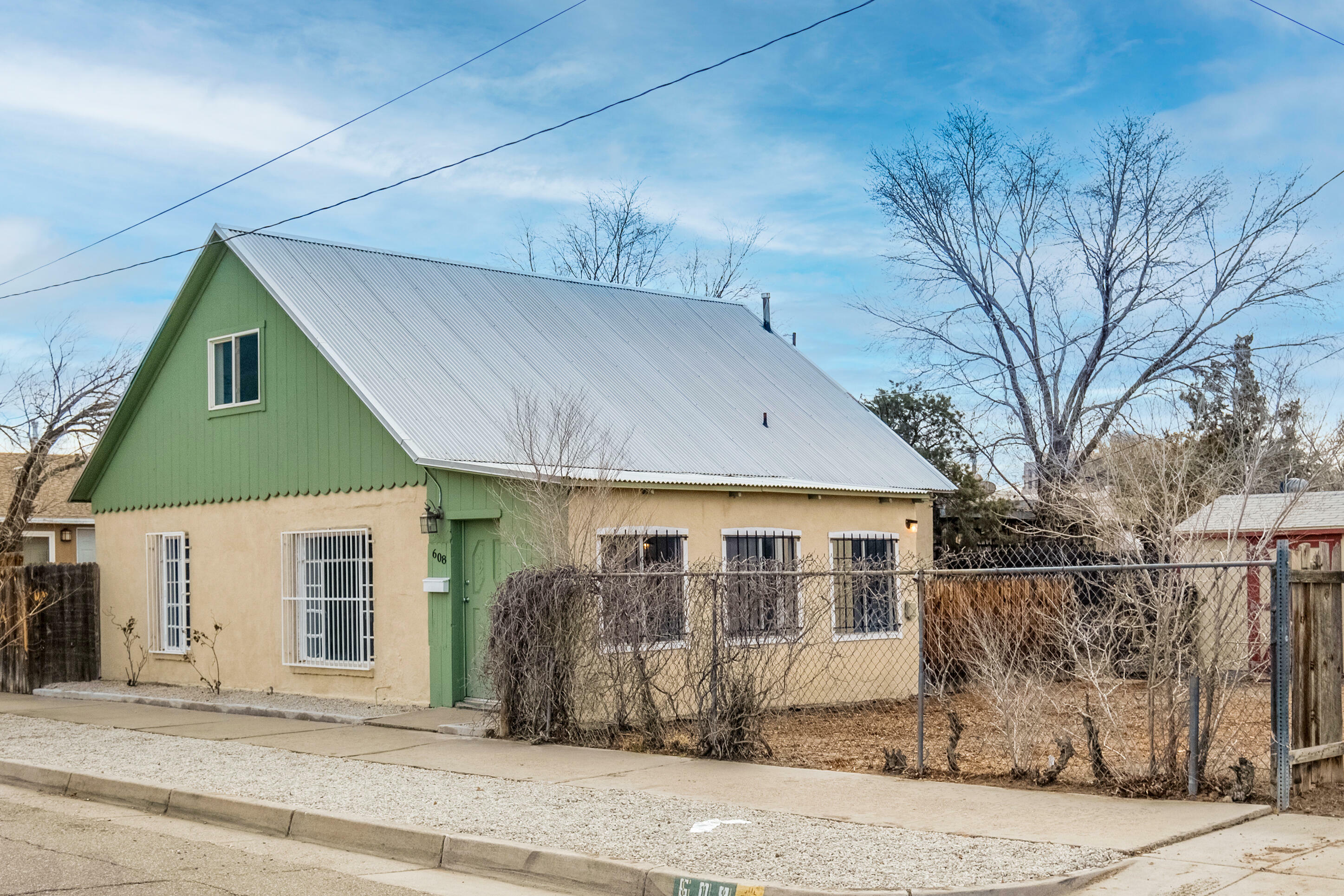 Property Photo:  608 Summer Avenue NW  NM 87102 