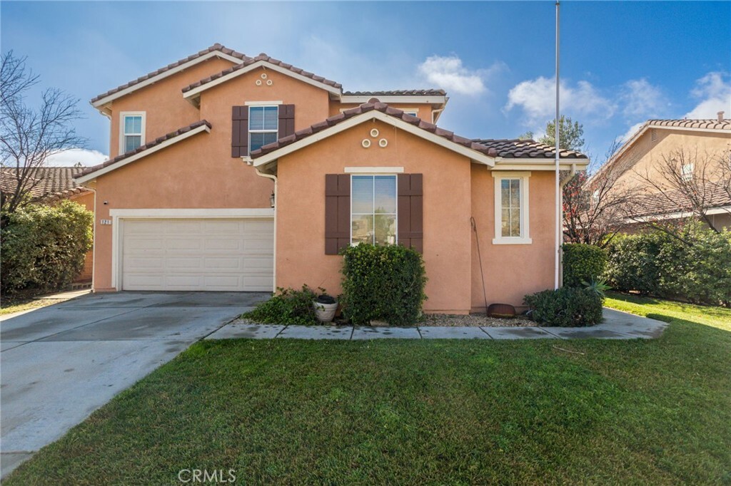 Property Photo:  121 Quartz Lane  CA 92570 