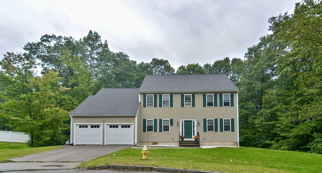 Property Photo:  376 Lincoln Cir  MA 01534 